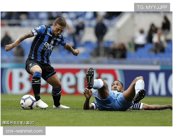 亚当斯高空球争抢占优，塞维利亚长传战术找到理想目标